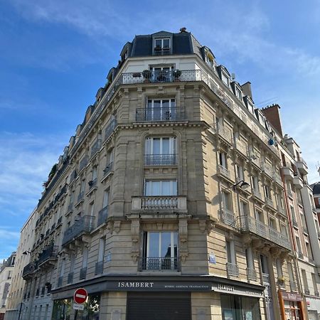 Beautiful Apartment With Balcony Paris Exteriör bild