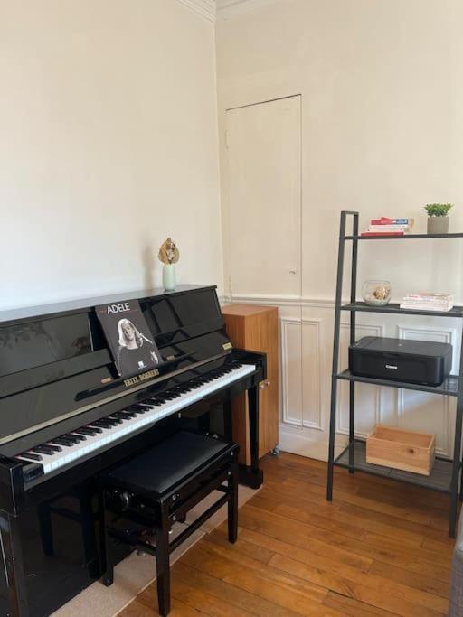 Beautiful Apartment With Balcony Paris Exteriör bild