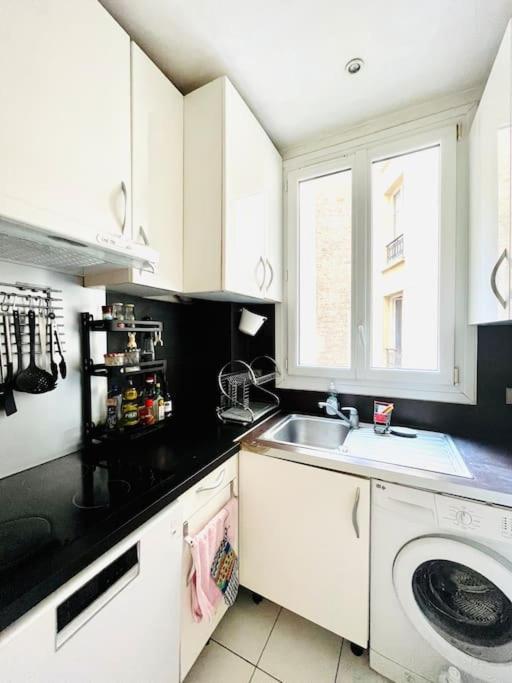Beautiful Apartment With Balcony Paris Exteriör bild